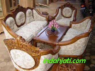 Sets Kursi Tamu Ganesa Mawar denga 1 bangku, 3 kursi, 1 meja, 2 meja kecil, sangat cocok sebagai mebel untuk ruang tamu anda, terbuat dari 100% kayu jati, dengan harga murah dan dengan kualitas kayu yang selalu kami jaga.